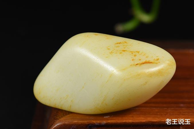 和田玉籽料|一般来说，和田玉籽料中什么料子，油性会比较好？