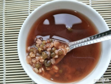「绿豆汤」绿豆为啥一煮就变红？原来这里出错，教你1招，快速开花不变色