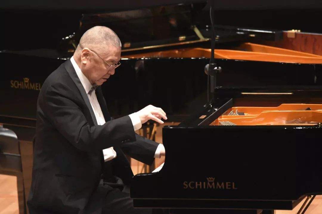 琵琶|81岁钢琴大师与44岁琵琶公主育有一女，接近生育年限打破赌王记录