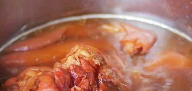 『米饭』不吃不厌猪脚饭，更是饭菜完美的融合，味道鲜美，软烂胶棉