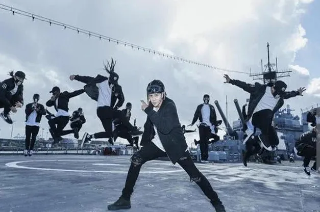 「罗志祥」唯一一个在美国军舰上跳舞的中国歌手，网友：他才是乐坛第一人！