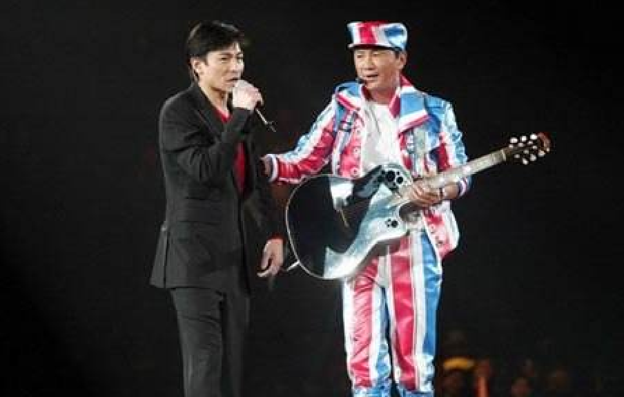 许冠杰@“歌神”并不是只有张学友，陈奕迅嗓音独特，许冠杰纵横乐坛多年