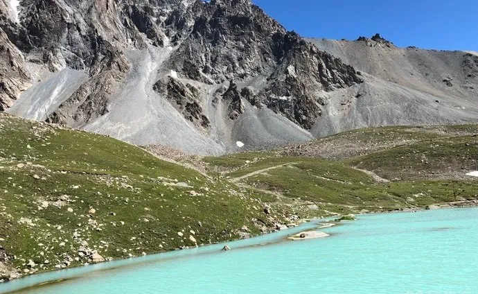 「新疆维吾尔自治区」月底，这条公路即将开通！沿途有雪山、草原、戈壁…