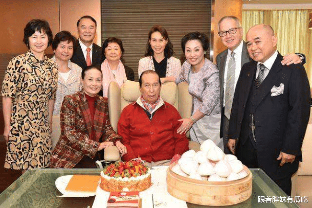 何超云|因“长得太帅”被赌王三房女何超云看中，入赘6年后，现状如何？