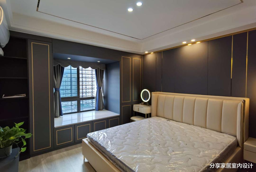 |她家装修轻奢风格，全屋花了40万，很漂亮，最满意飘窗改柜子！