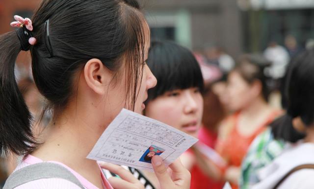 「高考」中考难度超过高考，一半初中生上不了高中，最好的选择是什么？