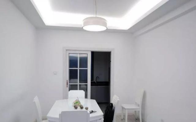 ▲晒晒我们家120平新家，花5万装修，全屋大白墙，有家的感觉真好