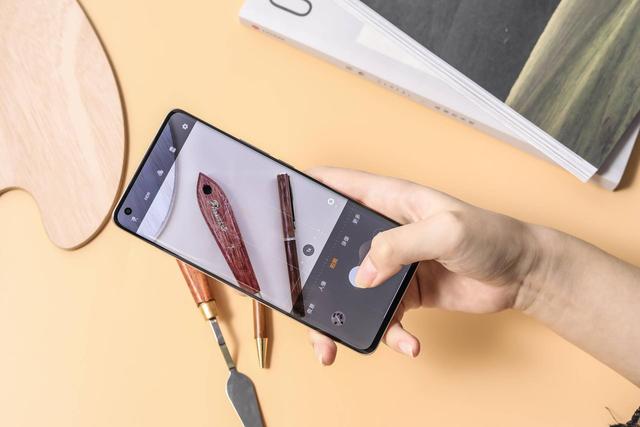 |iPhone 12“超大杯”对比国产旗舰，被按在地上摩擦