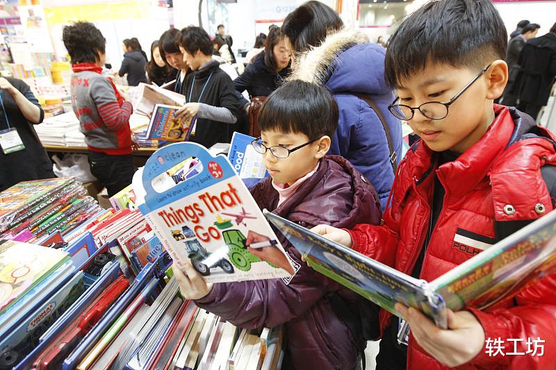 英语学习▲许多人支持“把英语踢出高考”，背后至少有四点原因