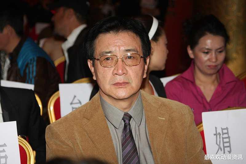 娱乐圈@曾比张丰毅张铁林还红，妻子离世后淡出娱乐圈，今64岁成大学教授