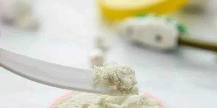 「牙齿」为什么有的人牙齿是上会有很多“黄泥”？教一招