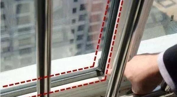 「」窗户装修，要不要包“窗套”？还好老师傅提醒我，不然肯定漏水