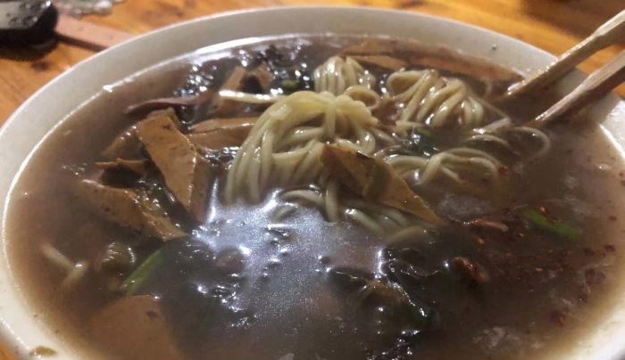 卤牛肉|扬州连招牌都没有的小破店，最贵的面条80元一碗，再不吃就没有了