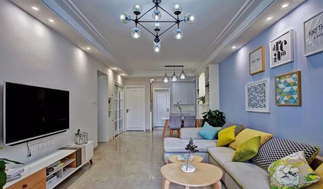 ：第一次见朋友家的装修，进门就被客厅吸引了，效果竟然这么漂亮