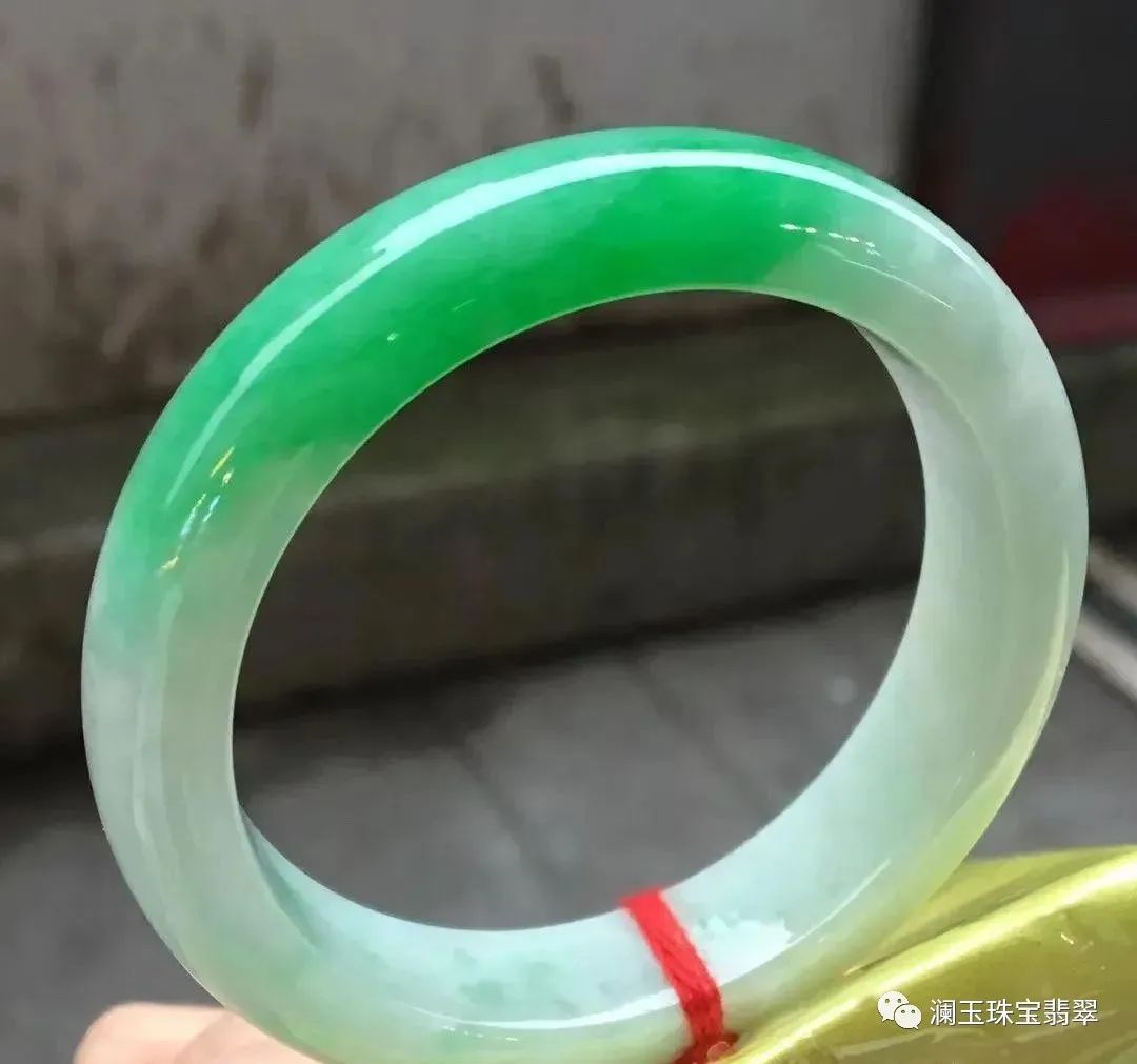 翡翠@玻璃种、冰种、糯化种的区别并不复杂,都是一些基础的小知识!