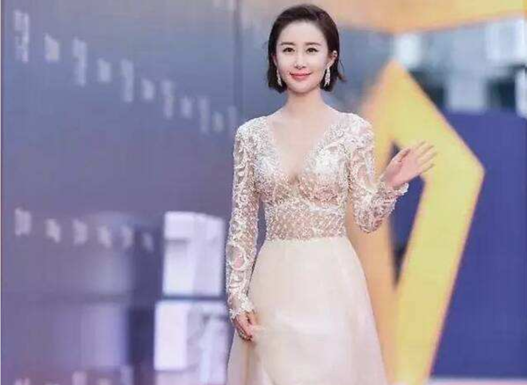 电影|出道28年，拍了63部剧和3部电影，作为“老前辈”的她却只有32岁