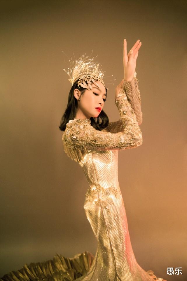 白百何|金鹰女神战袍价值120万？宋茜造型被嘲历届最丑，工作室晒精修图差距悬殊