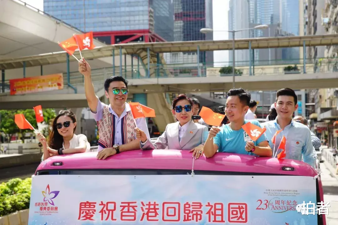 #郑州#渔船巡游!巴士花车!多图直击庆祝香港回归祖国23周年现场