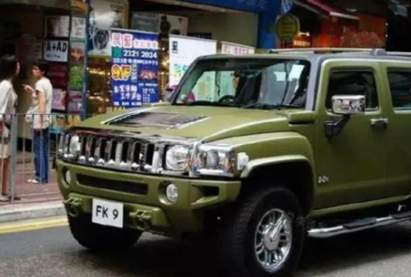 陈小春▲山鸡哥车开了11年，老婆还不让换，网友看后翻白眼：是我也不让换