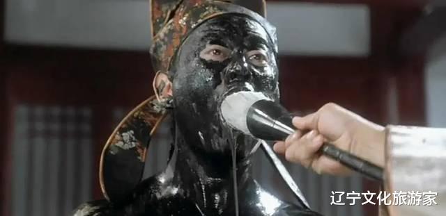 「周星驰」梁家辉应邀出演周星驰电影，却被星爷吓跑，成全了43岁的他