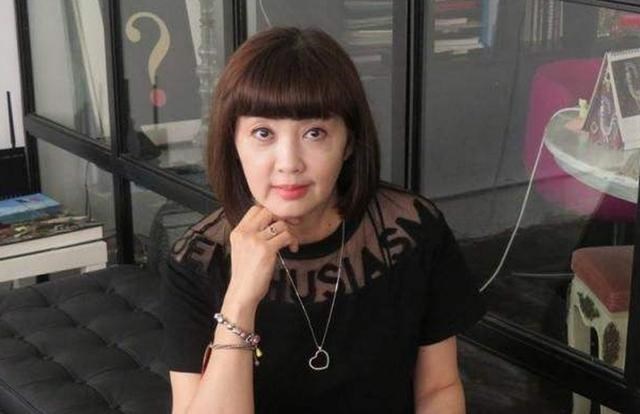 【张国荣】张国荣初恋女友现状凄惨、遭老公欺骗，为抚养儿子复出当主播