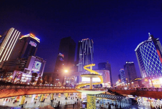 中美|美国已经在准备“后路”了？美媒算了一笔账，世界目光转向东方