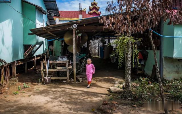 疫情下的緬甸，政府也“雙標”，仰光街頭出現“無接觸式”買賣-圖10