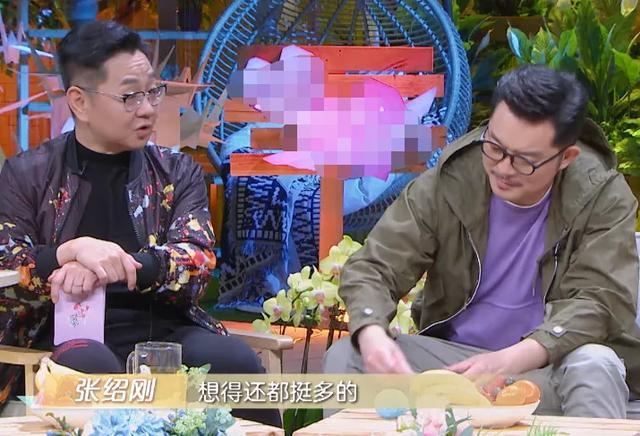 #摄像头#恋爱综艺嘉宾撕太狠！抢闺蜜对象，当着摄像头问你是觉得我配吗