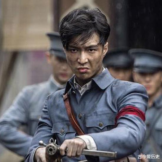 秋收起义|他是秋收起义总指挥，带出23位开国将帅，手下一见习排长后成元帅