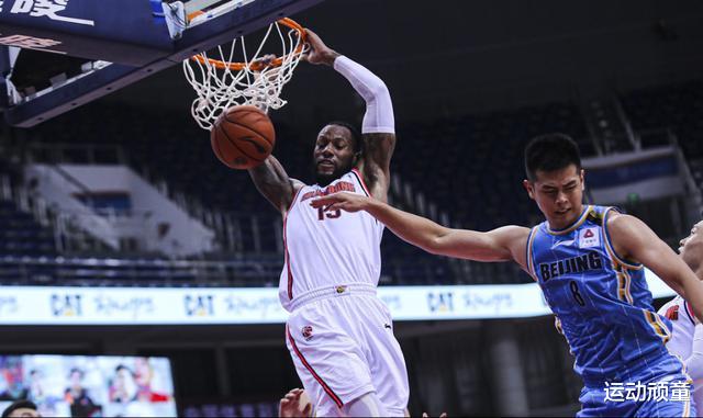 广东男篮|胡明轩为何在末节大发神威，连中续命三分？赛后杜锋曝出内幕
