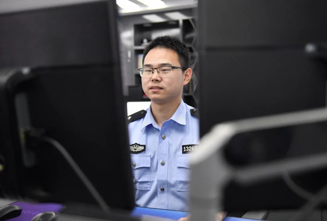 摄像头|光影Police?宿︱用鼠标和键盘守护互联网安全