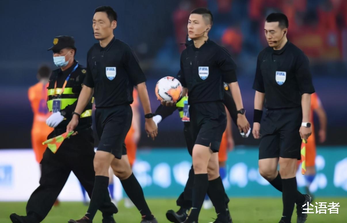 上海申花|谁有这个资格？国脚宁愿红牌也要喷裁判，申花新闻官：你没资格骂