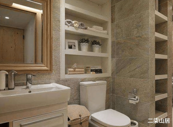 |在卫生间墙上掏个洞，没想到好看又实用，邻居看了都后悔装修早了！