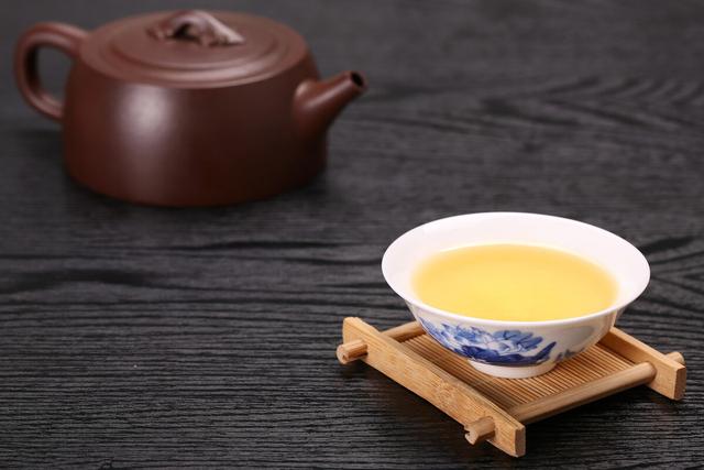 茶具|用紫砂壶泡白茶好不好？泡白茶用什么茶具最好？葵小茗为你解答