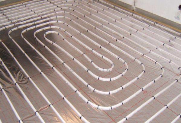 |家里安了地暖后悔了，冬天地暖和空调哪个好？看完终于找到答案