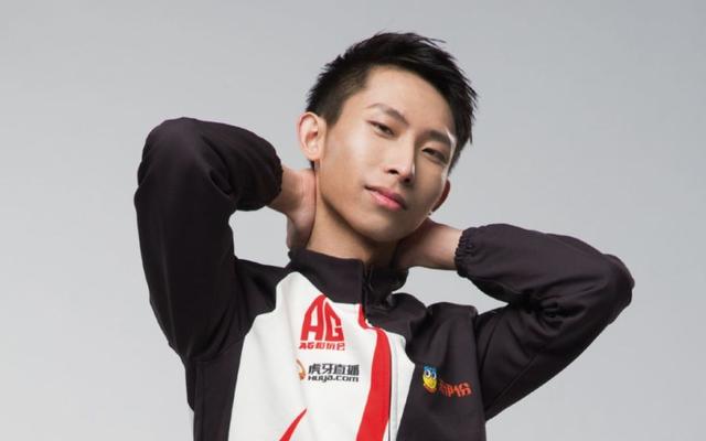 梦泪|夏洛特上线仅一天，梦泪开发“冰爆流”玩法，出这件冷门装备输出提升45％