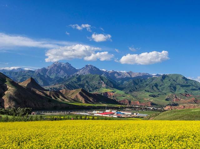 「旅行」我国适合自驾游的旅行地，沿途风光美不胜收，看到第一个就想出发