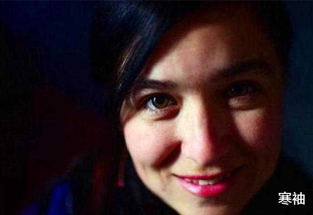 寒袖|45岁农民工被24岁外国女工友追求，米哈娜直言：中国男人很优秀！