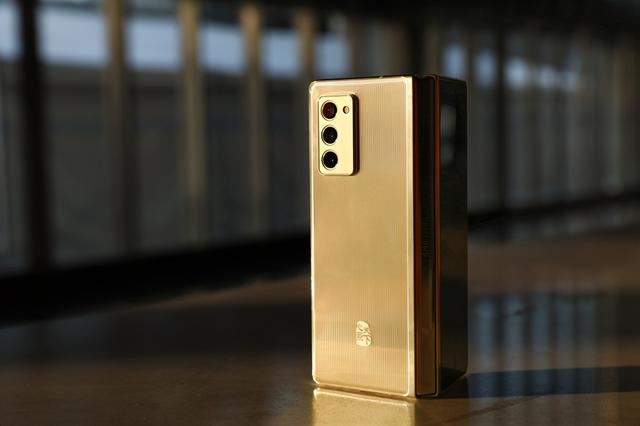 荣耀手环|折叠屏+5G，三星这款超高端手机定价19999