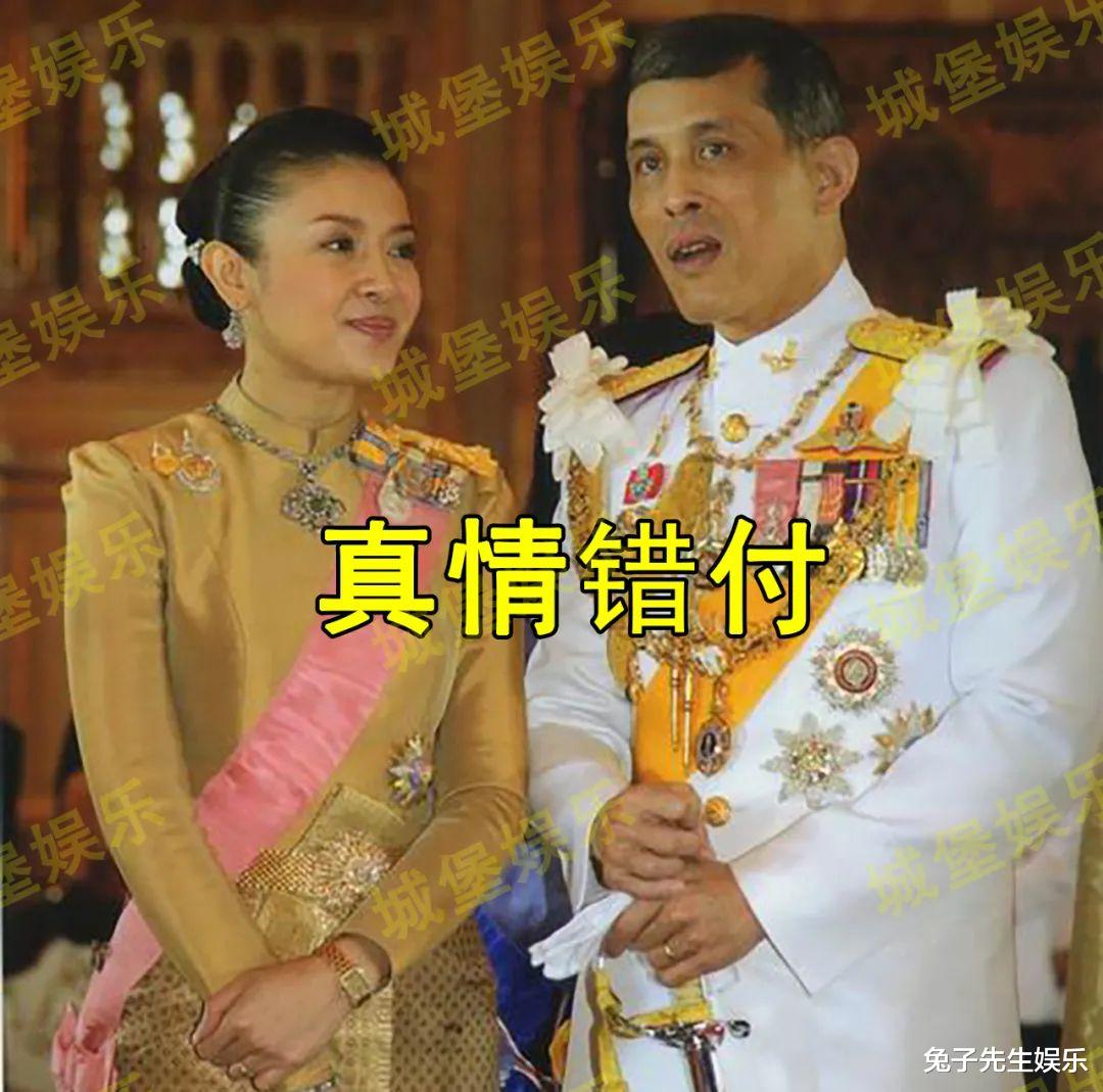 泰國人思念前王妃，竟在蘇提達結婚照旁，放西拉米赤身喂狗照片！-圖6