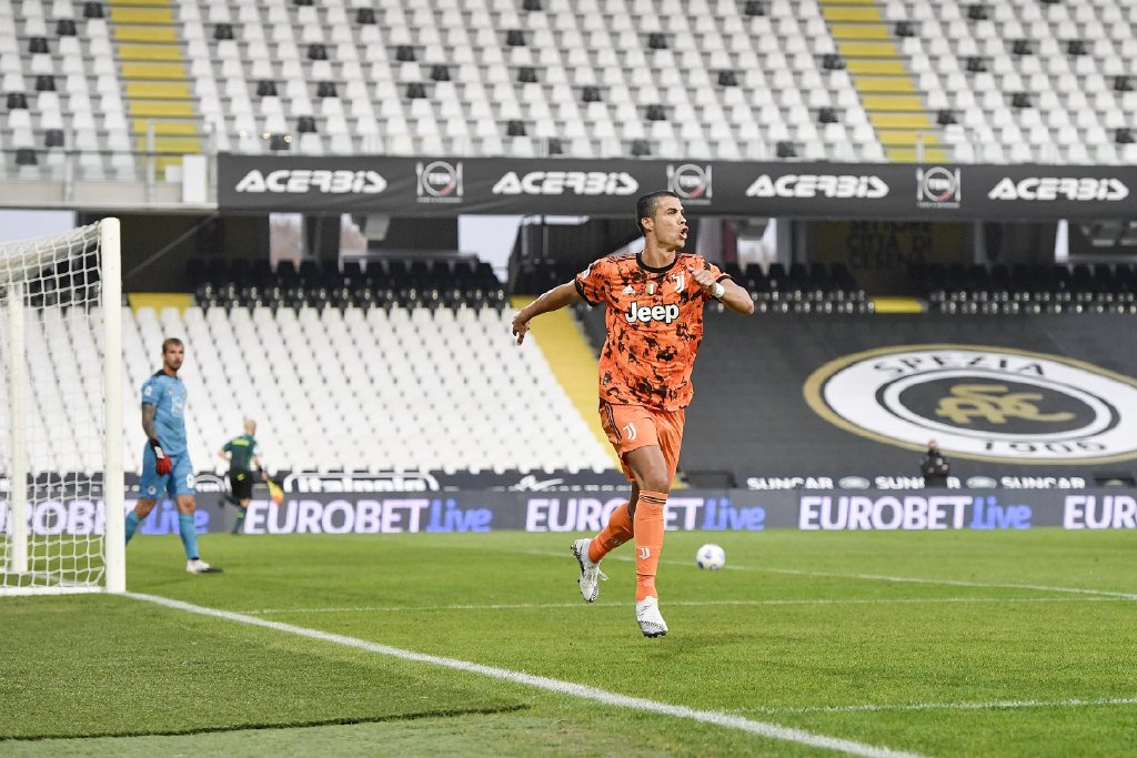 广州恒大|744-708！C罗狂飙直追球王贝利，历史第一射手之争甩开梅西！