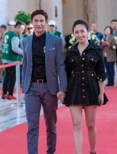 张铁林■曾与张铁林同居,后嫁大23岁演员影帝,如今38岁的她成为人生赢家