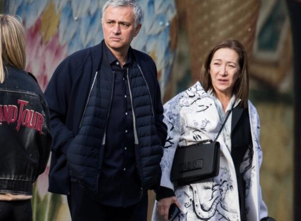 梅西|穆里尼奥约会43岁单亲妈妈，眼镜口罩包裹严实，两人曾共晒日光浴