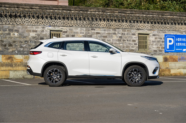 星途tx@可惜了！这国产SUV比奔驰气派，1.6T怼出197马力带四驱，却不走量