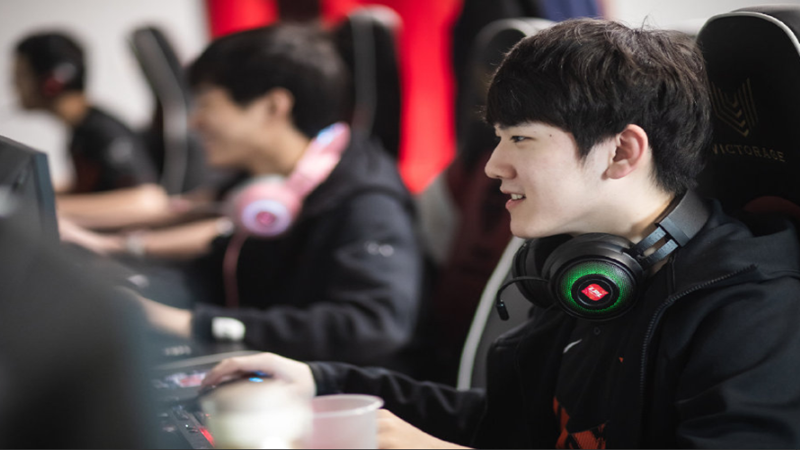 tes战队■继TES获胜后，阿水一箭抢龙图彻底火了，赛后theshy的评论是既搞笑又伤感！