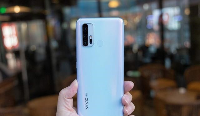 #5g手机#想买5G手机还要再等等，骁龙765G价格狂降，5G手机开始跳水