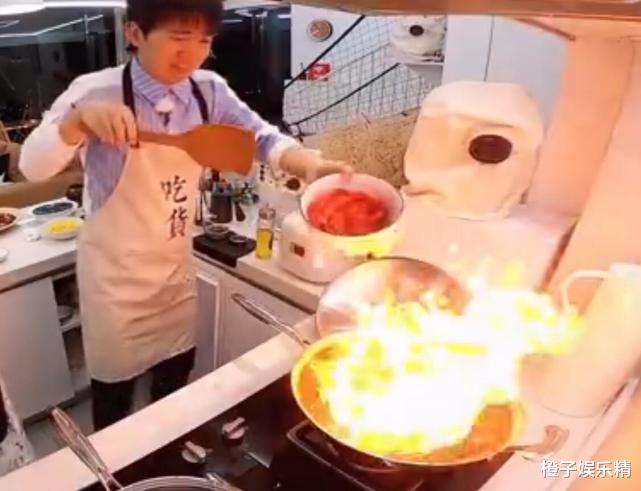 明星大侦探|《幸福三重奏》:孟鹤堂意外撞脸王思聪,郭麒麟炸厨房原因终揭晓