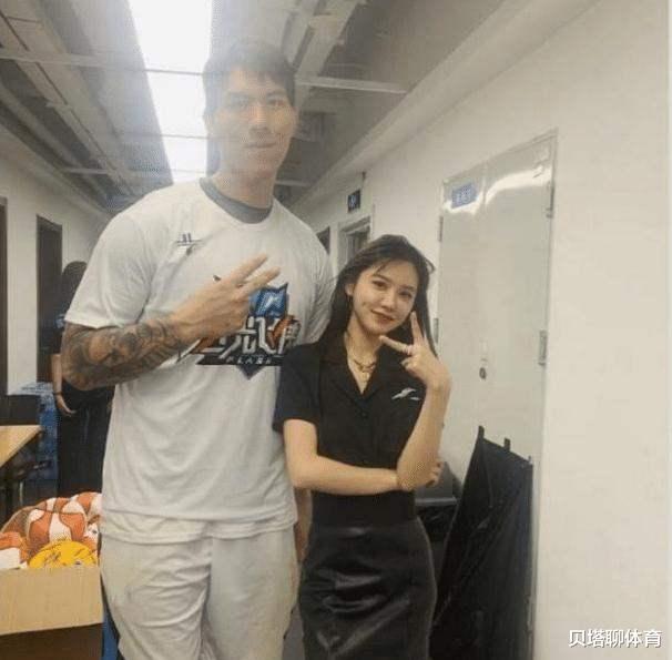 铁牛▲被埋没的篮球天才？他身高2米三分球13中10，为啥CBA没人要他