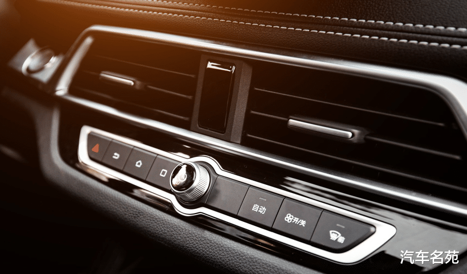 「比亚迪宋」当之无愧的“性价比之王”，8万多就能买顶配，上市就被疯抢，要火！