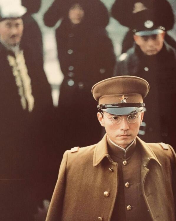 尊龙@“亚洲第一美男”尊龙：迷倒林青霞王祖贤，68岁仍单身只倾心陈冲